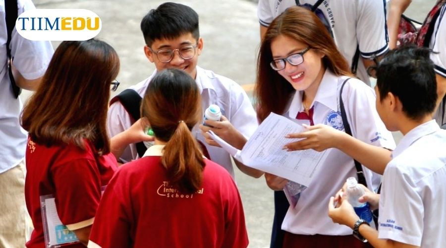  Các học sinh cấp trung học và học sinh có nhu cầu du học nên thi chứng chỉ FCE